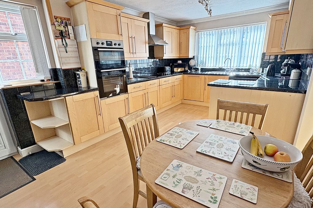 Property photo 3 of 14 4515372