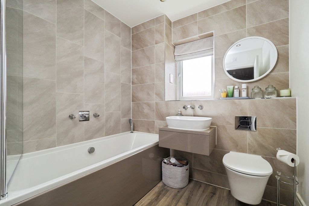 Property photo 2 of 17 Bathroom