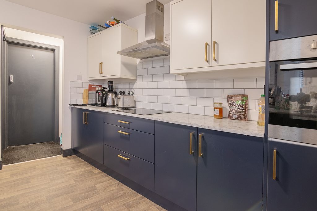 Property photo 2 of 42