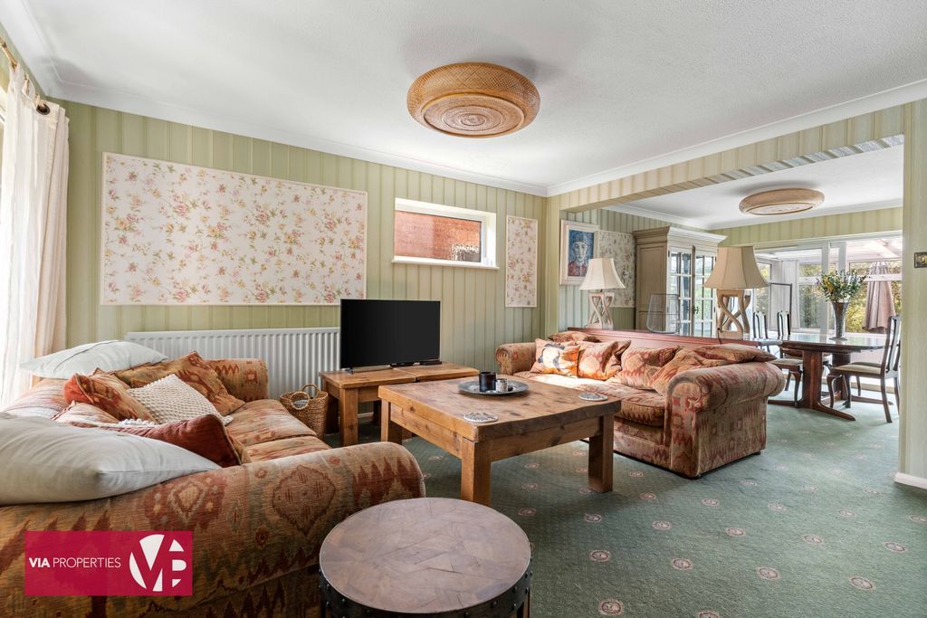 Property photo 2 of 31 153A Old Nazeing Road Broxbourne En10 6Qu Via Properties Estate