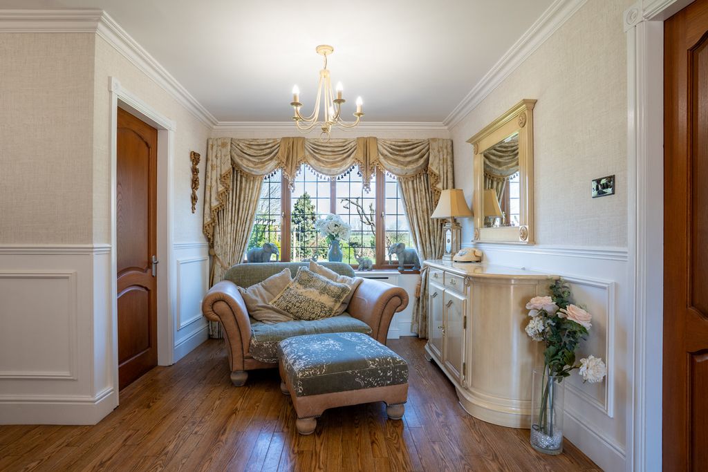 Property photo 3 of 44