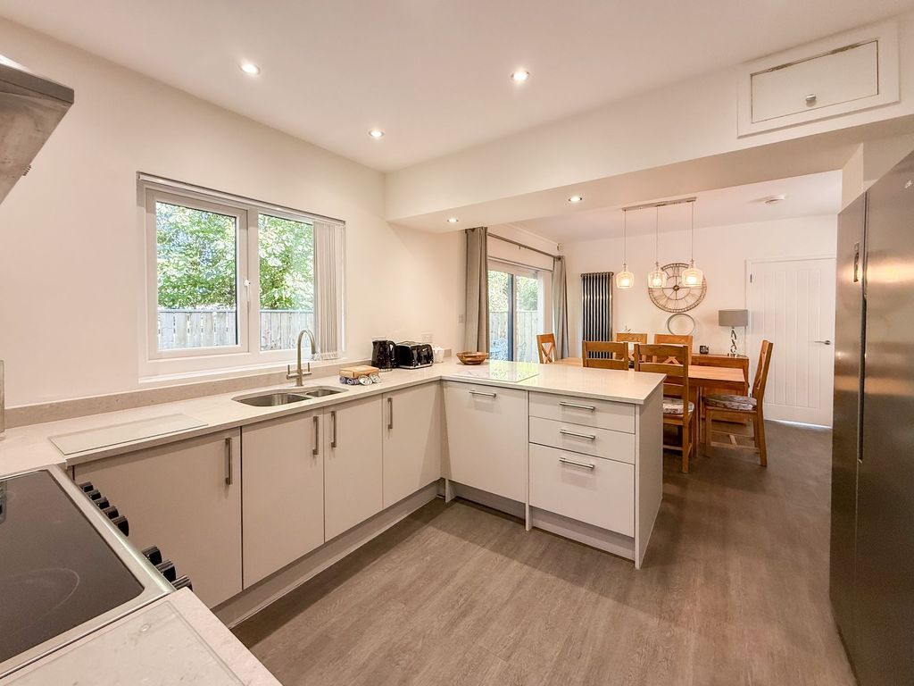 Property photo 2 of 12 Dining Kitchen