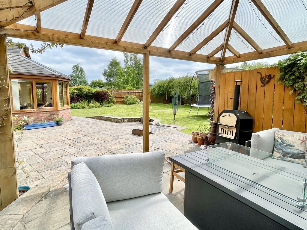 Property photo 2 of 31 Picture No. 21