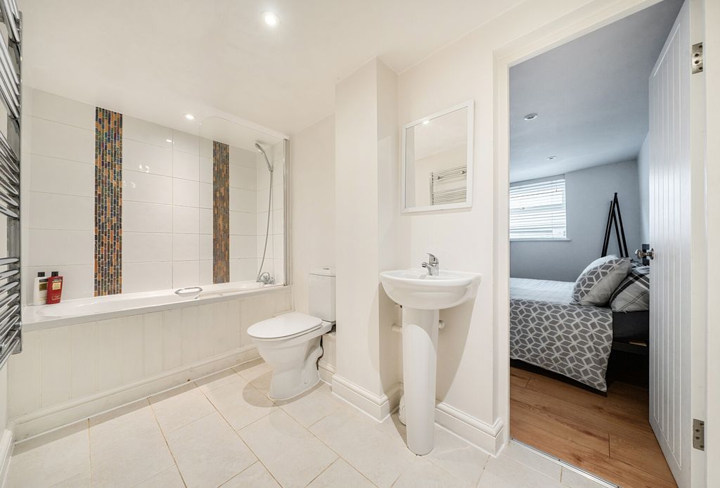 Property photo 3 of 14 1440470-16-6A1E9E...
