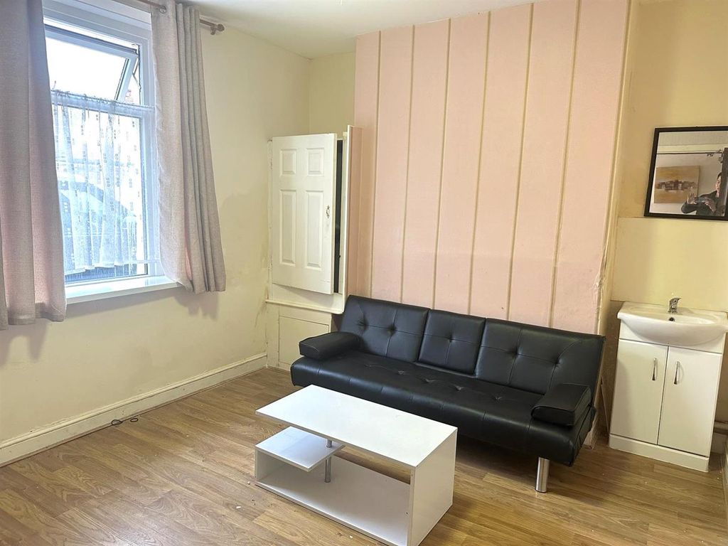 Property photo 3 of 9 1.Jpg