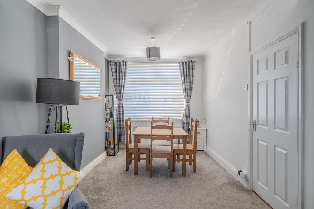 Property photo 3 of 21 2 Cwm Cottage Road-11.Jpg