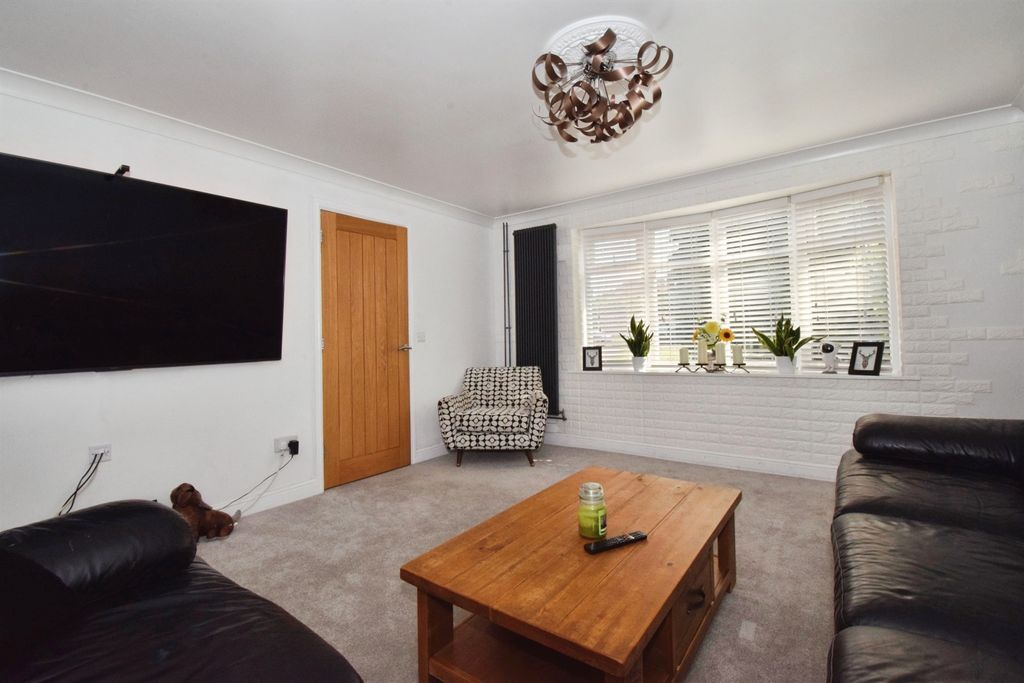 Property photo 2 of 30