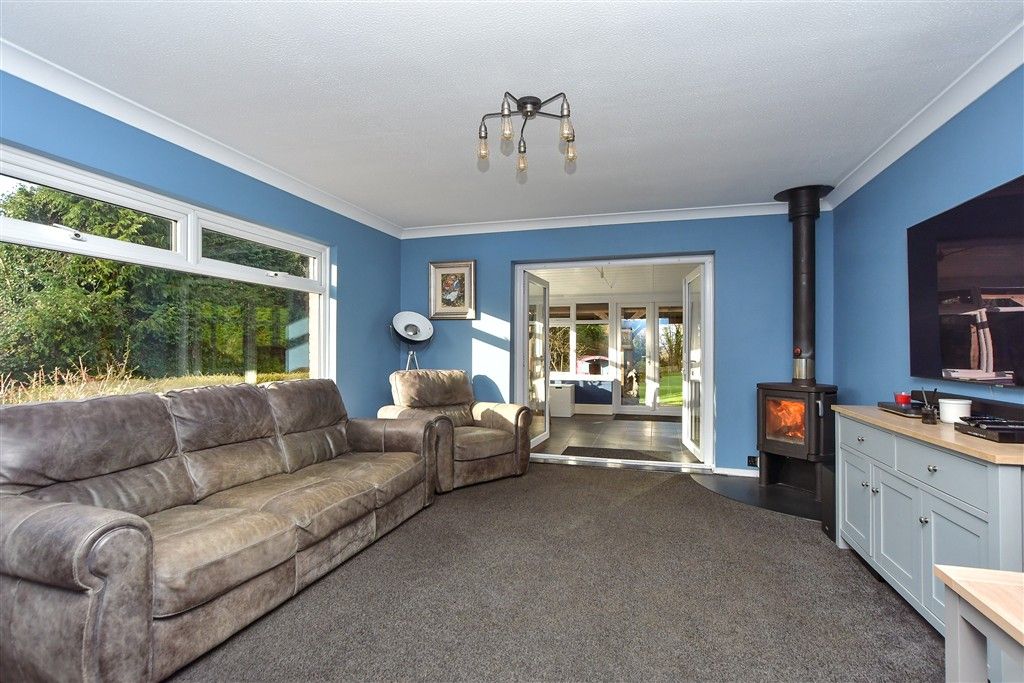 Property photo 3 of 19 Lounge