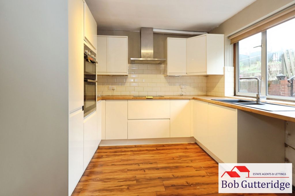 Property photo 2 of 22 Fitted Kitchen