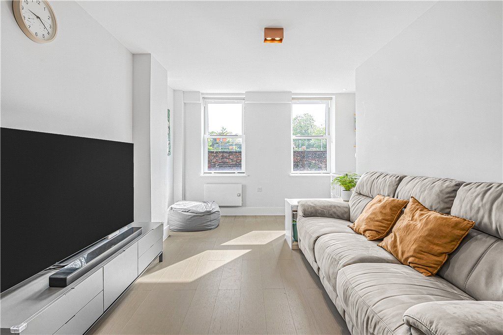 Property photo 2 of 12 Lounge