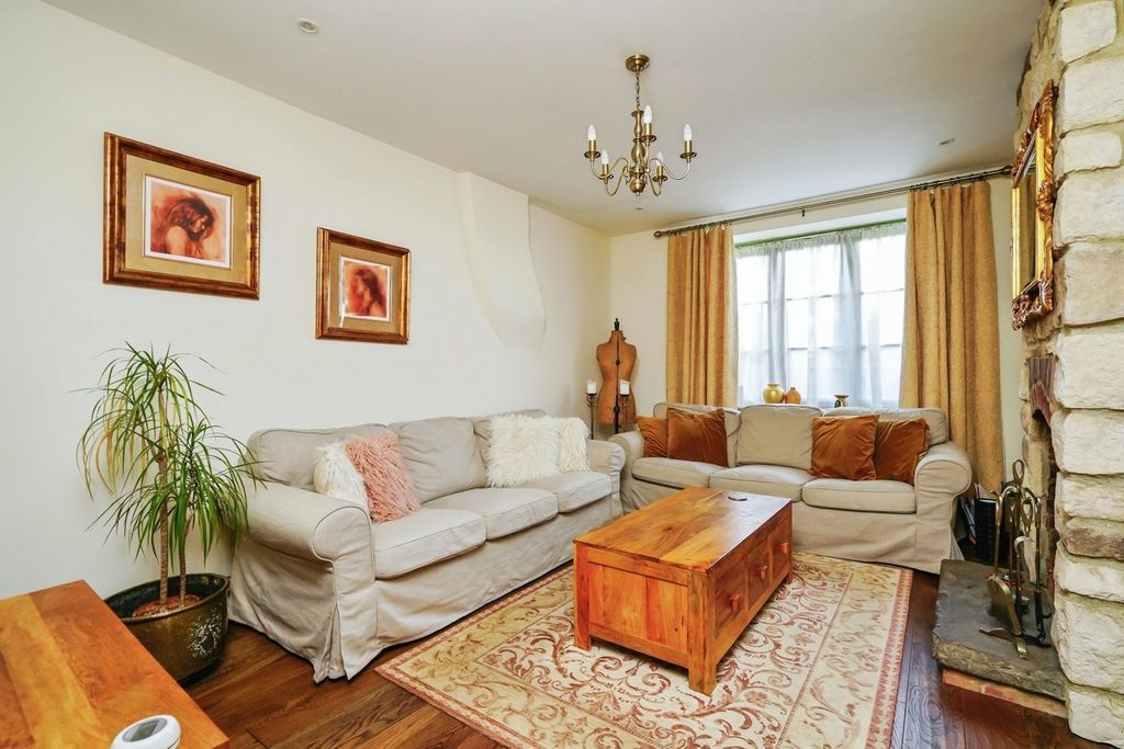 Property photo 3 of 27