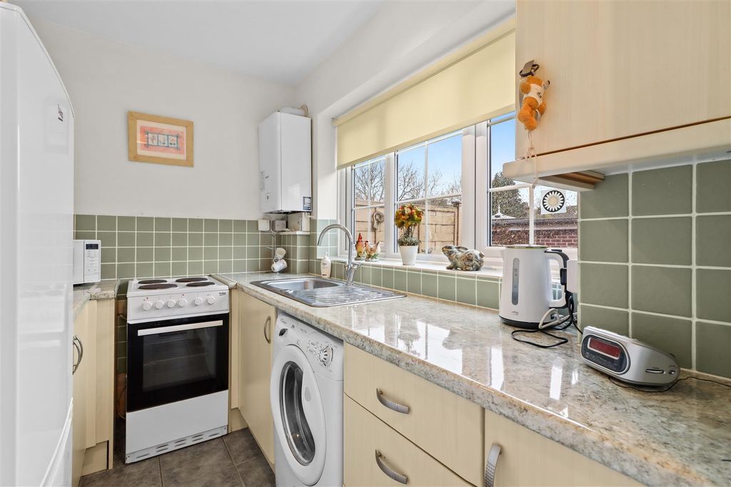 Property photo 3 of 13 Kitchen