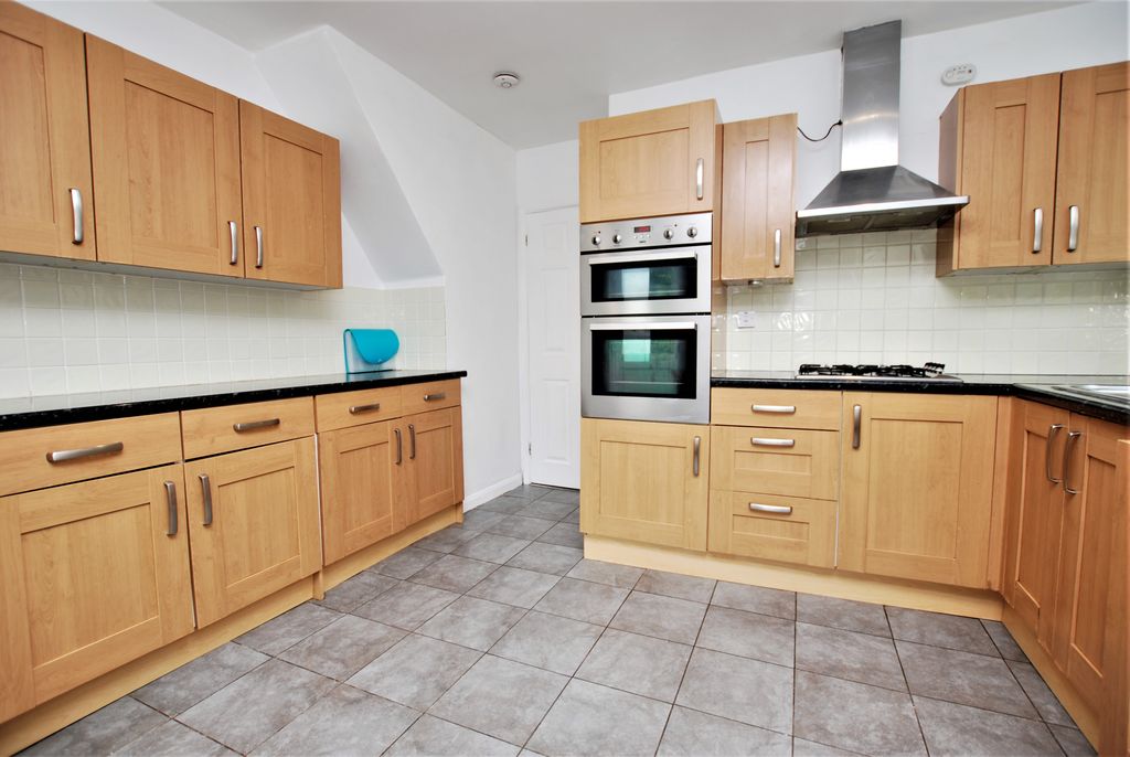 Property photo 2 of 11 Photo 02