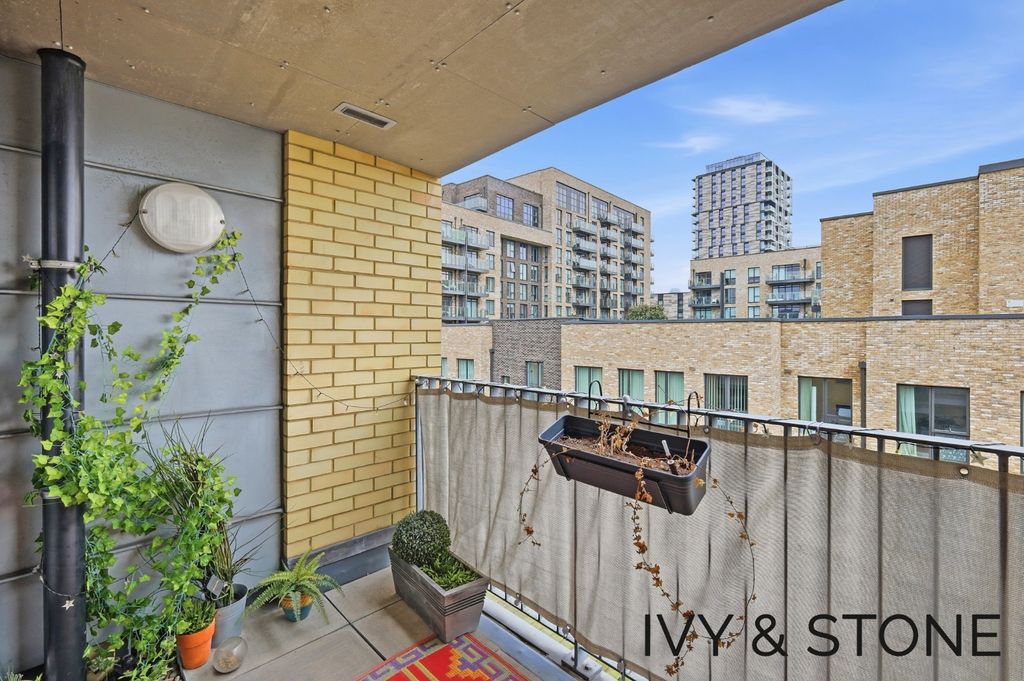 Property photo 2 of 12 4915081