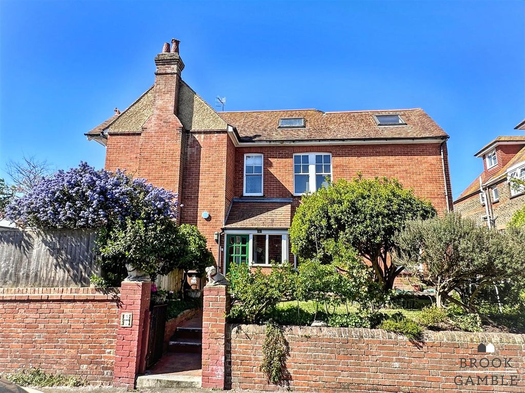 Property photo 1 of 34 01323 438506