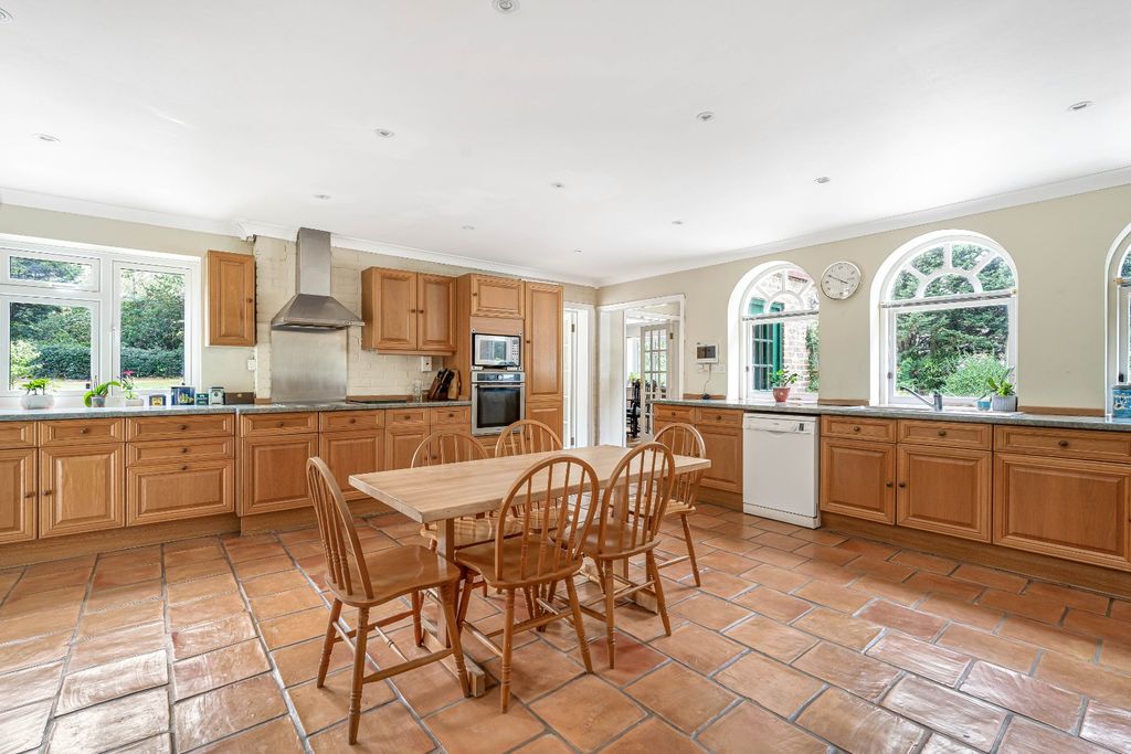 Property photo 2 of 29 Kitchen
