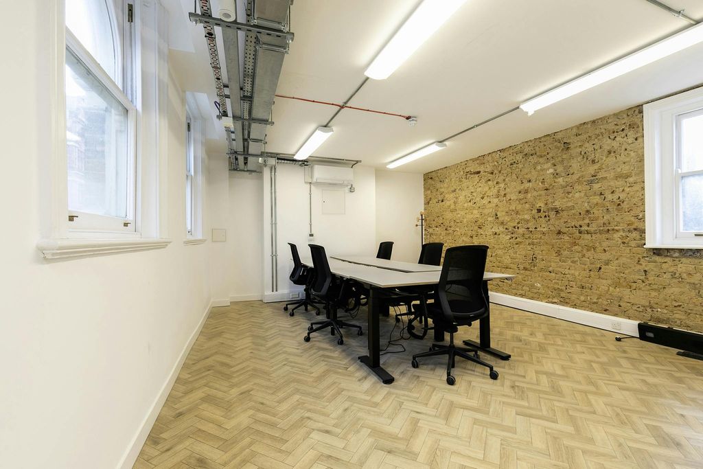 Property photo 3 of 6 21 Liverpool Street 13.Jpg