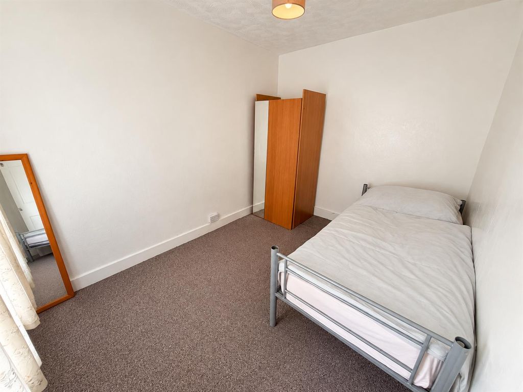 Property photo 2 of 8 Bed 2 New.Png