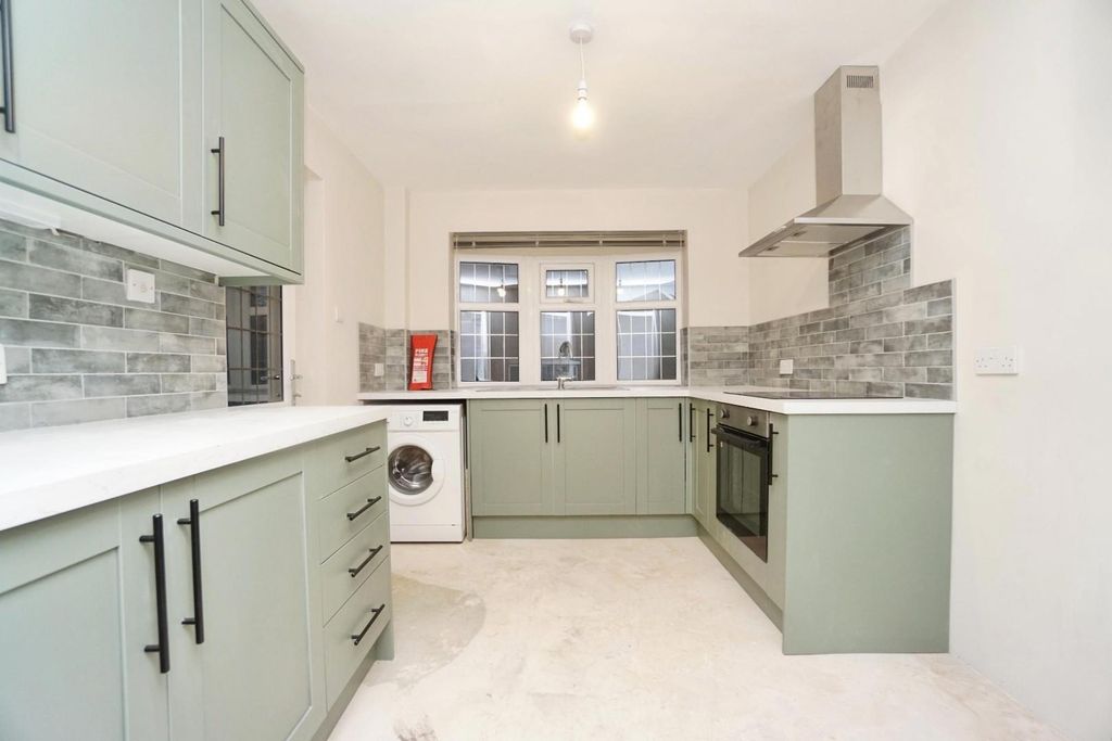 Property photo 2 of 12 Kitchen
