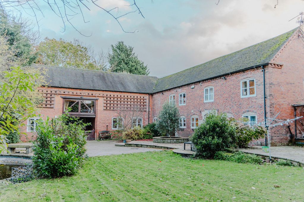 Property photo 2 of 30