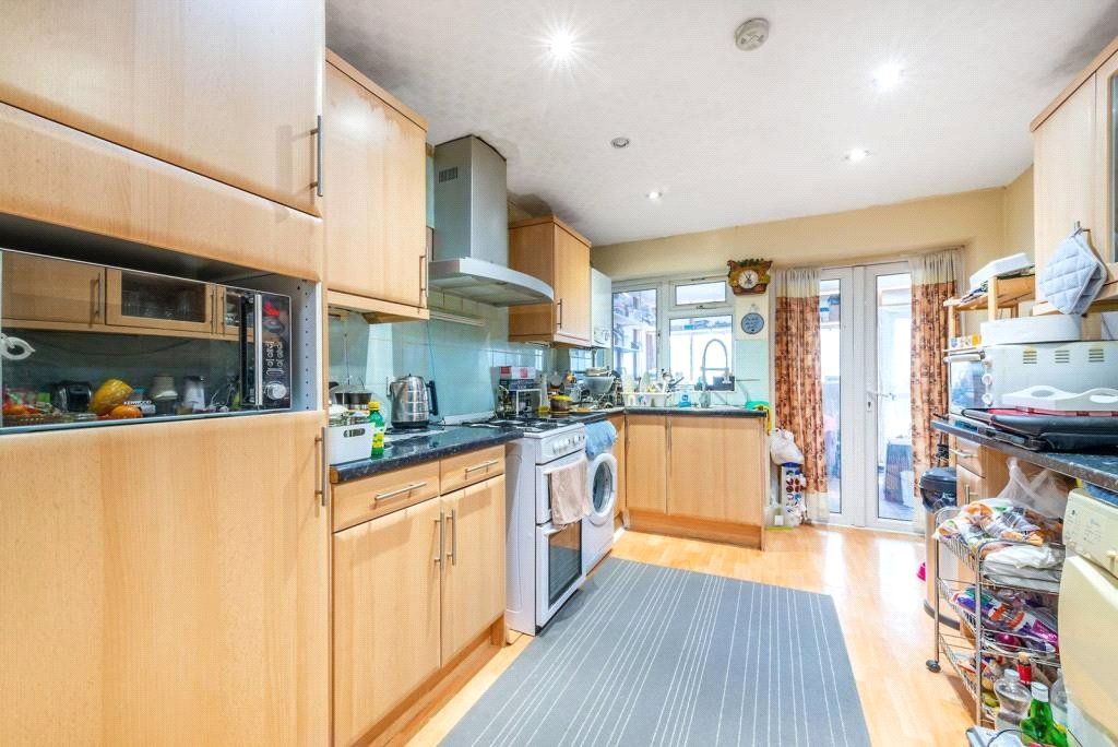 Property photo 2 of 6 Kitchen