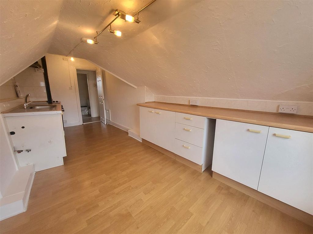 Property photo 2 of 8 Kitchen