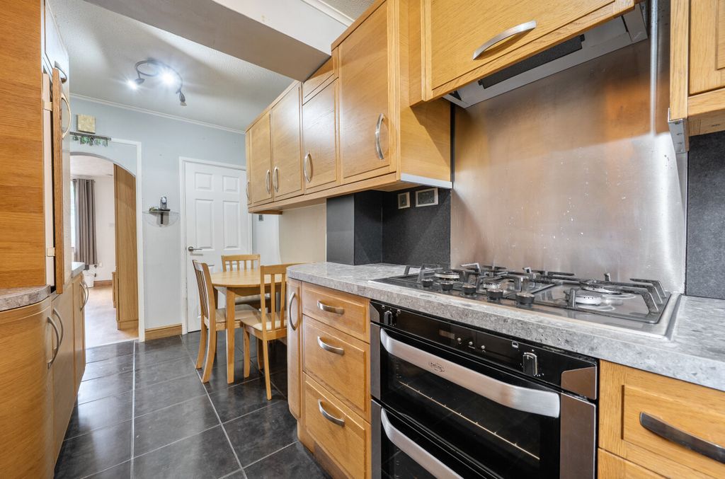 Property photo 3 of 13 1476988-28-6A2c1F...