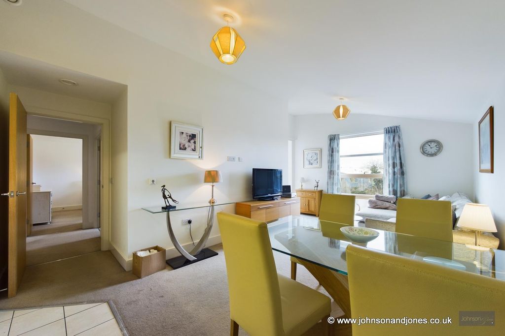 Property photo 3 of 13 3 Lounge.Jpg