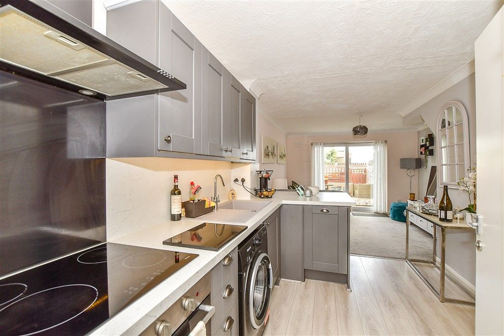 Property photo 3 of 11 Kitchen