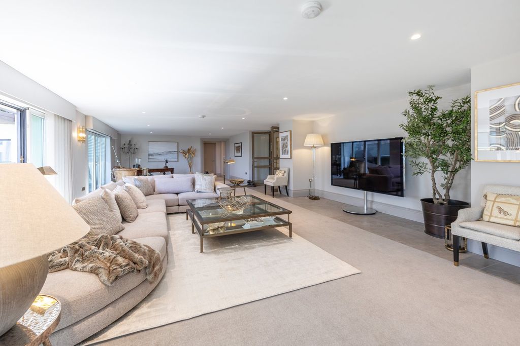 Property photo 2 of 27 Picture No. 53