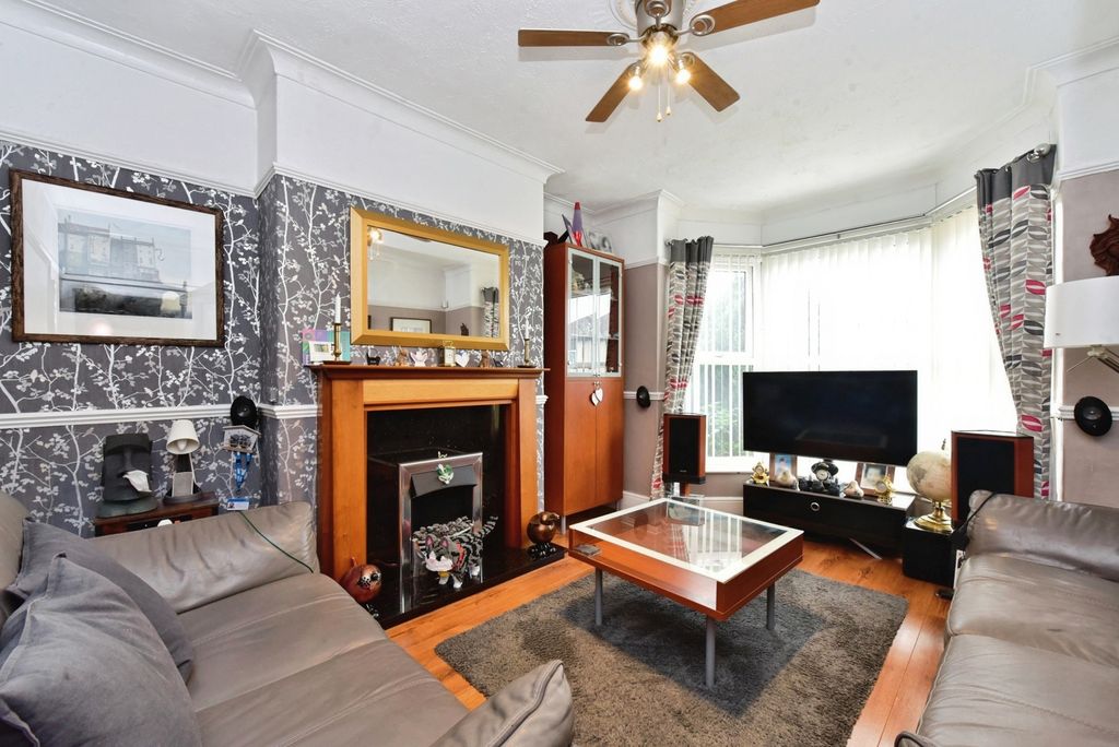 Property photo 3 of 17 Photo
