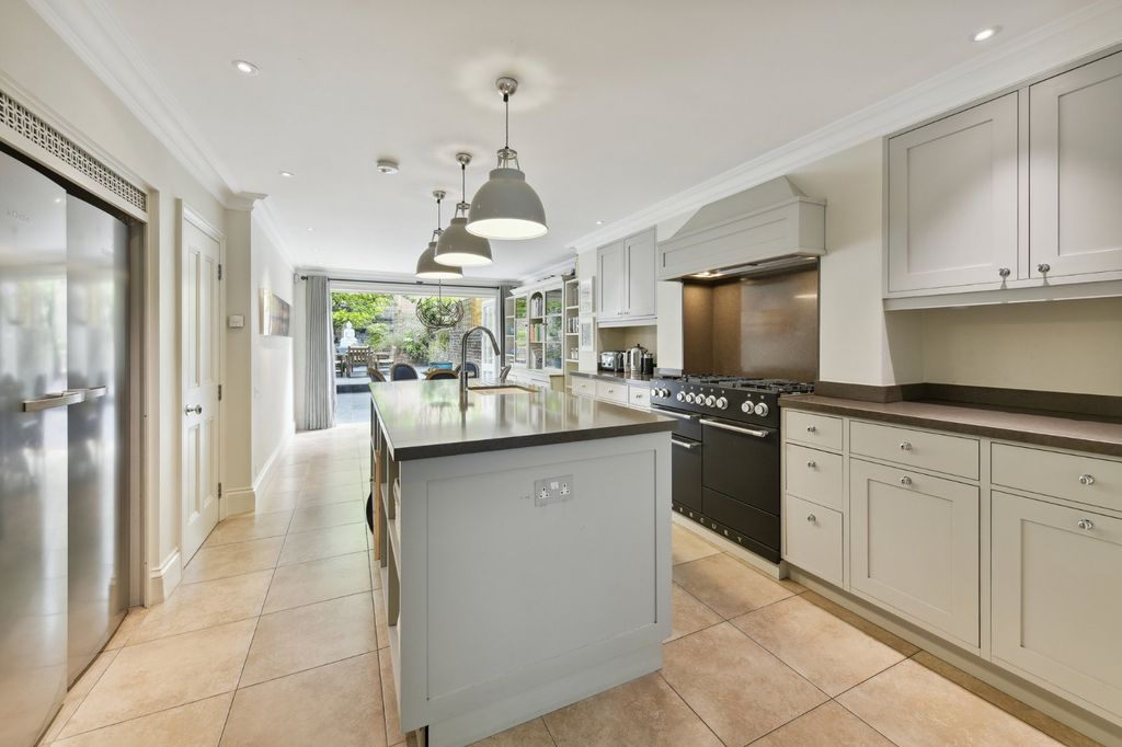 Property photo 1 of 20 Kitchen