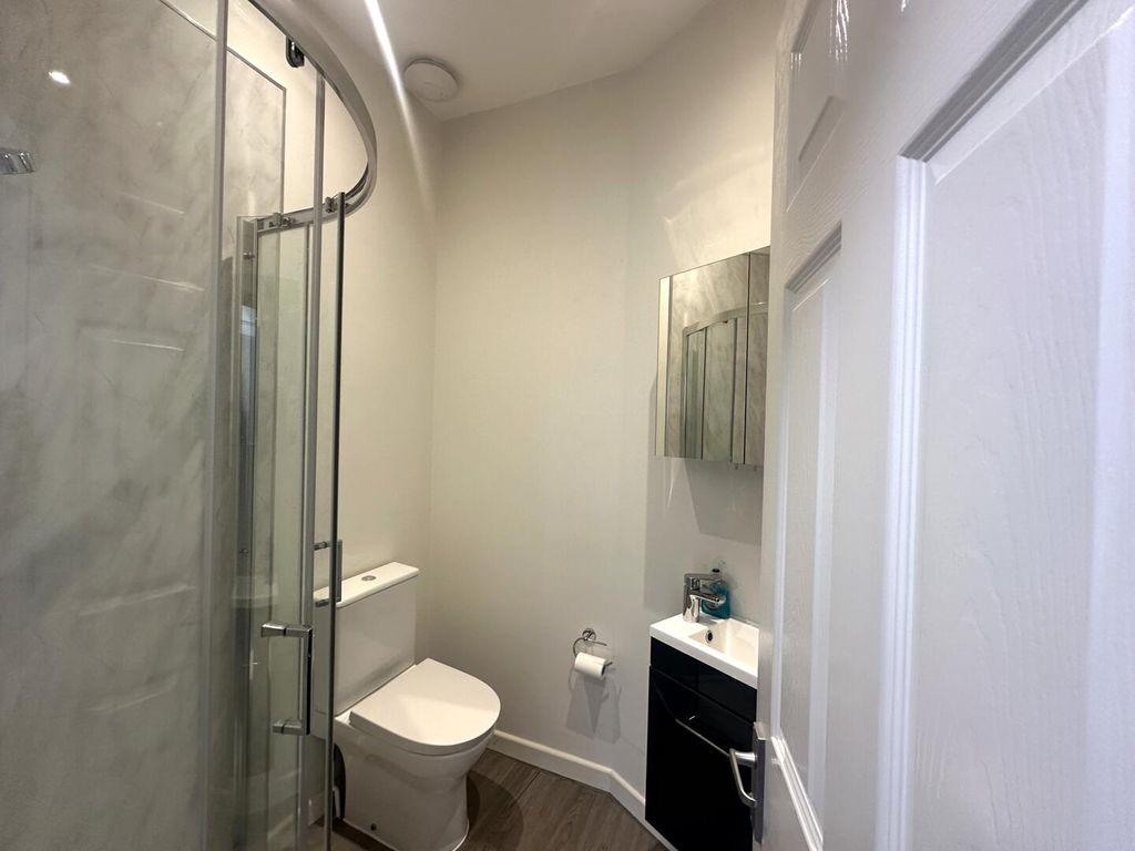 Property photo 3 of 4 Bathroom