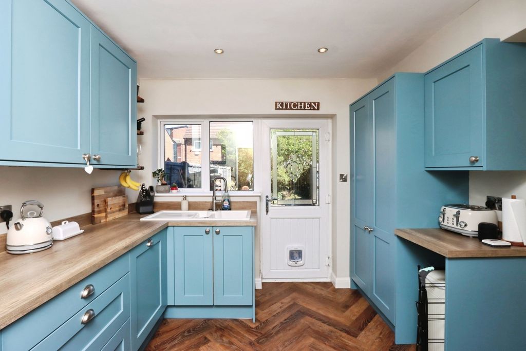 Property photo 3 of 16 Kitchen