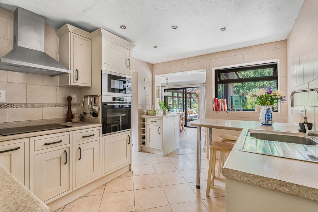 Property photo 2 of 23 Kitchen Dining