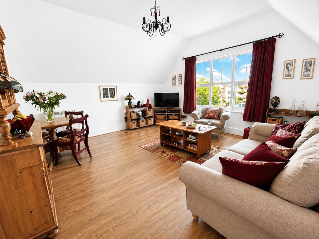 Property photo 2 of 8