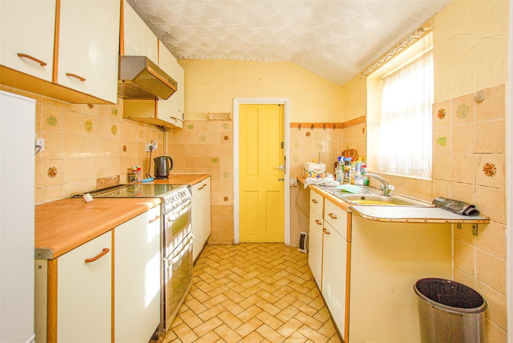 Property photo 3 of 15 Kitchen