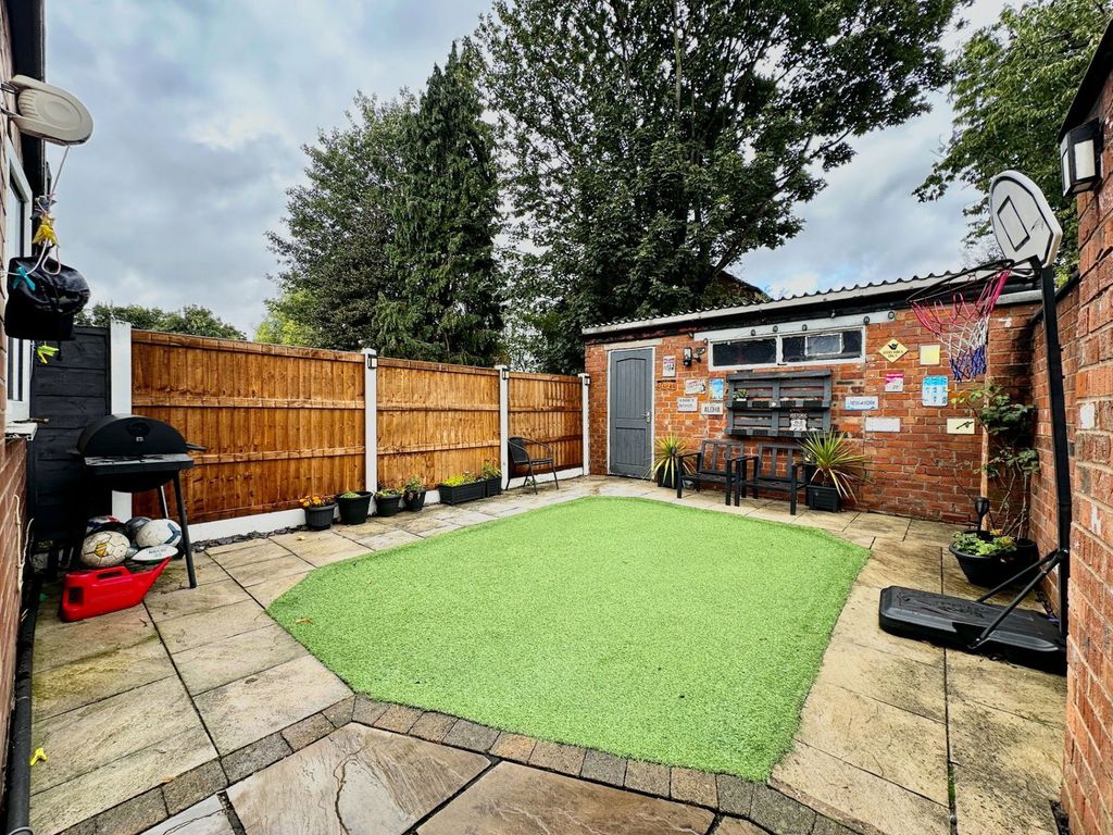 Property photo 2 of 25