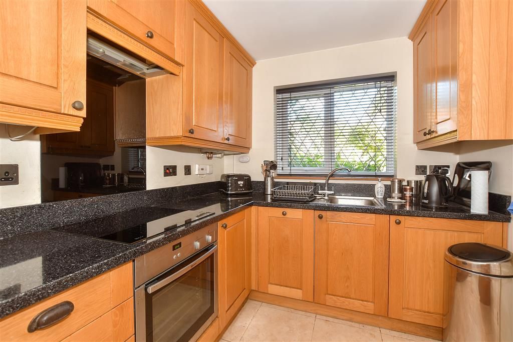 Property photo 3 of 9 Kitchen