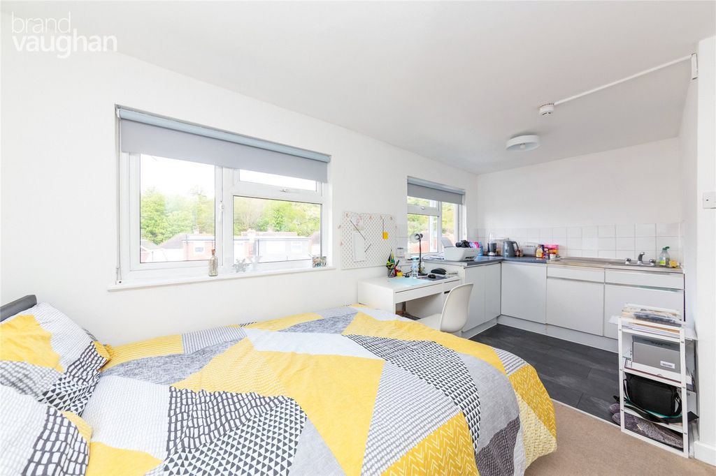 Property photo 2 of 12 Picture No. 16