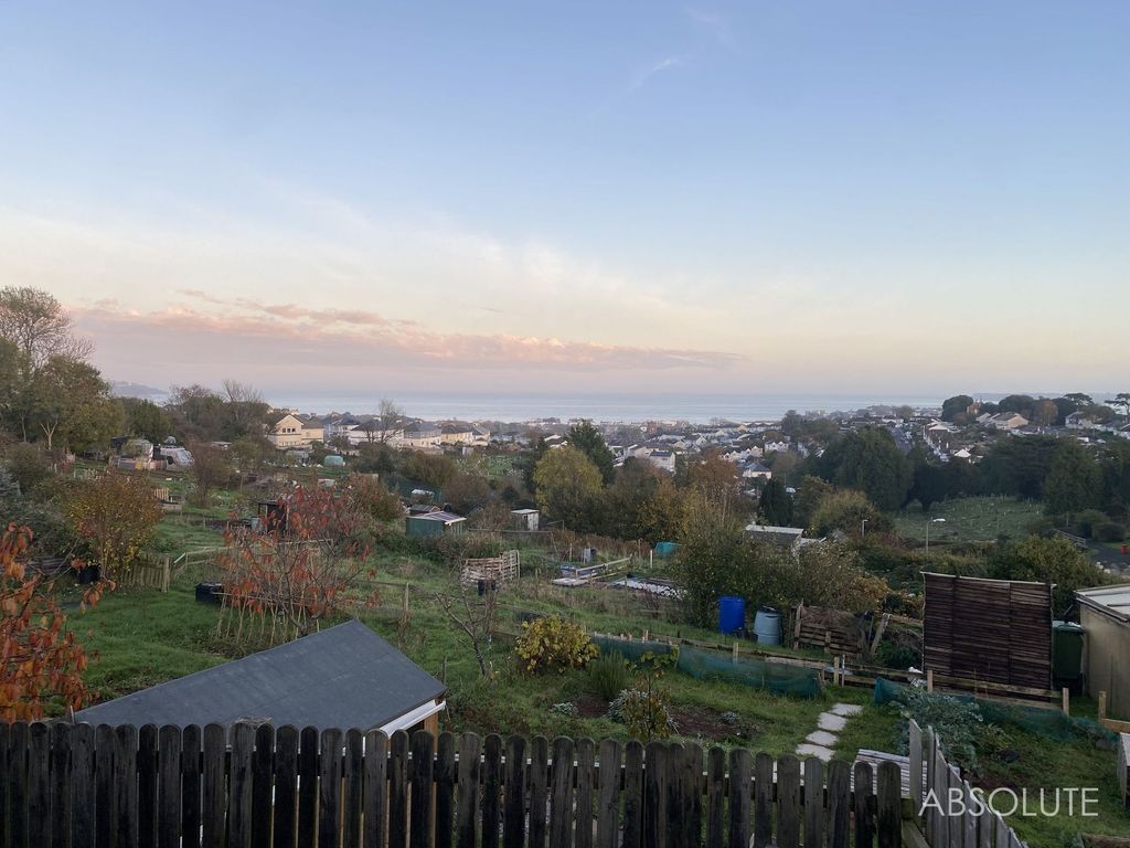 Property photo 3 of 11