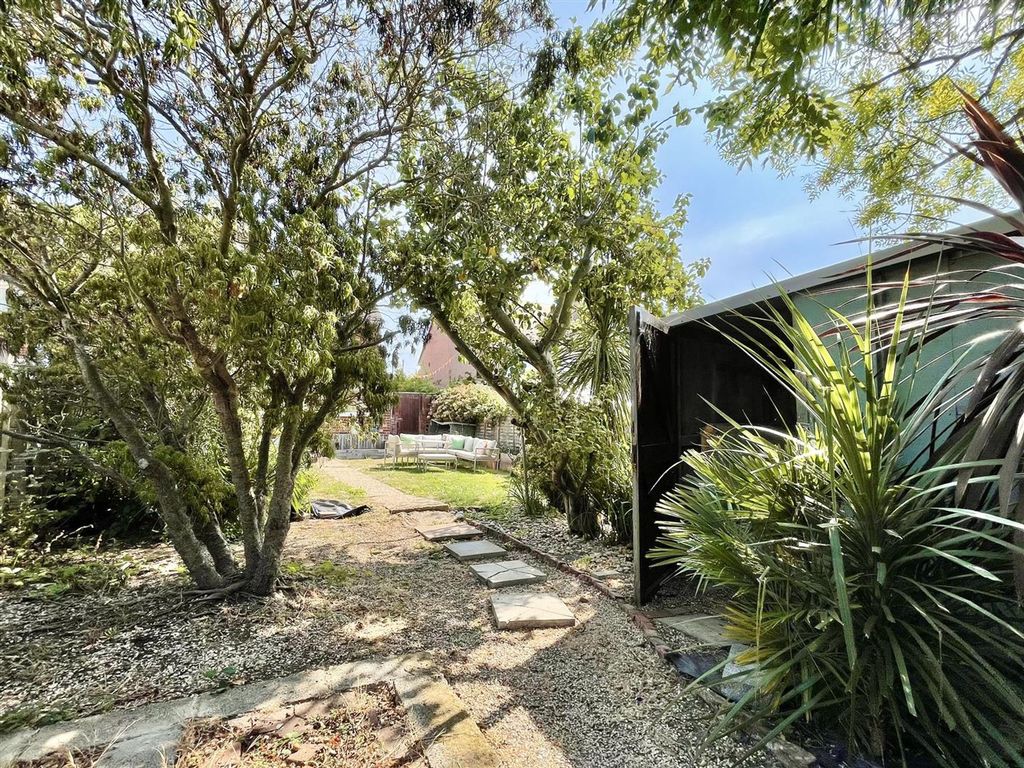 Property photo 3 of 23