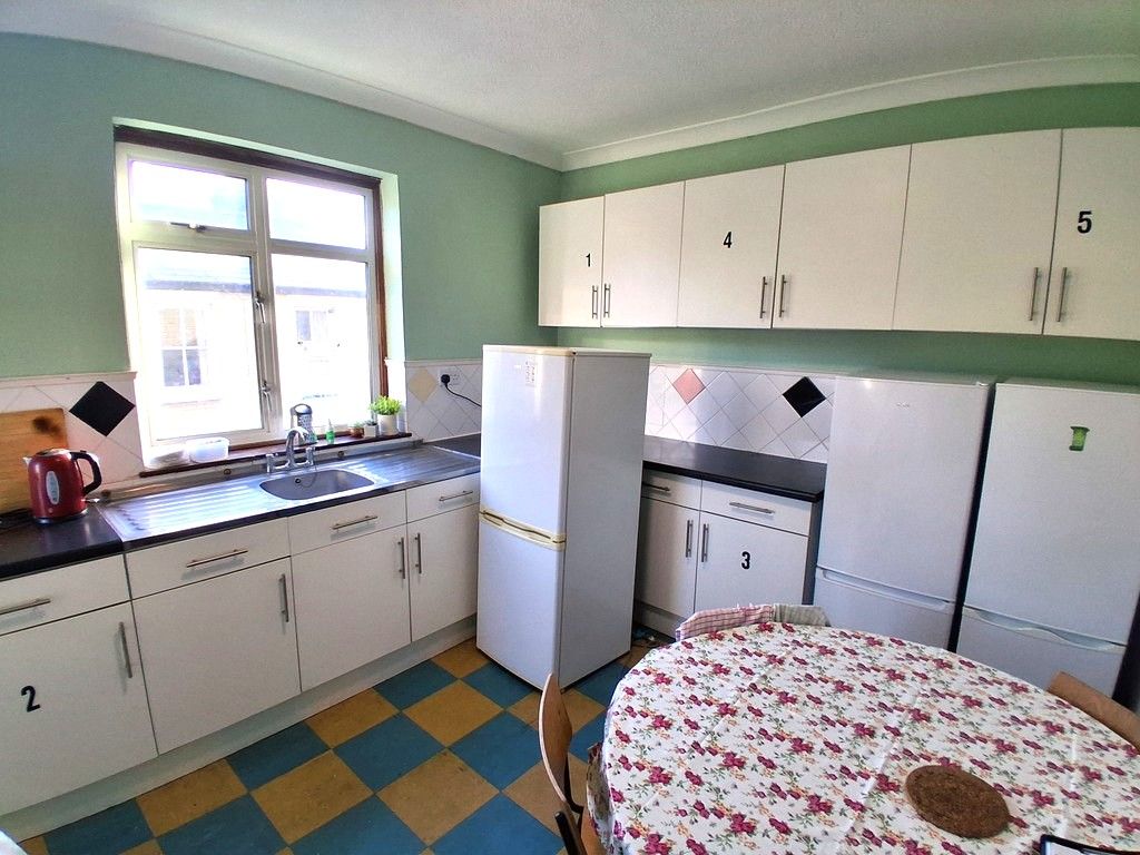 Property photo 2 of 8 Kitchen