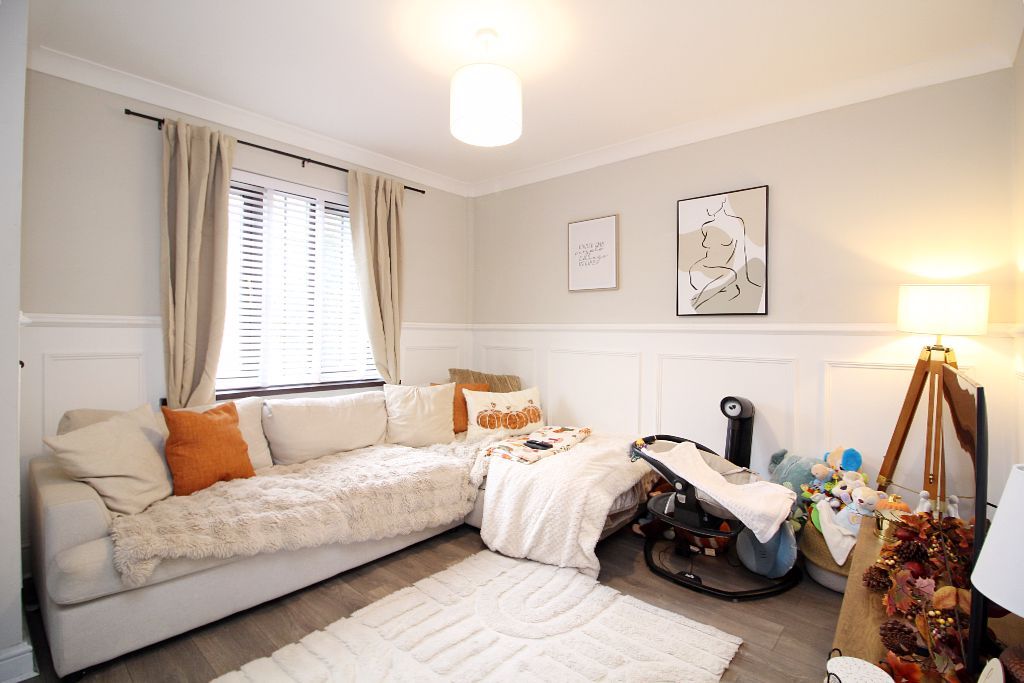 Property photo 3 of 12 Lounge