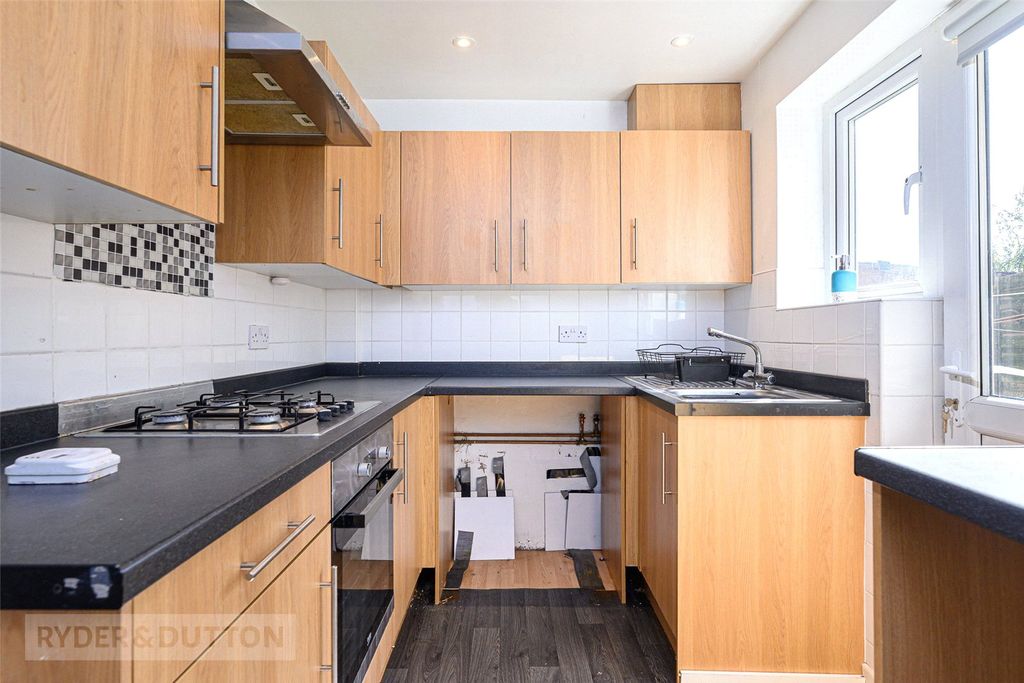 Property photo 2 of 12 Kitchen