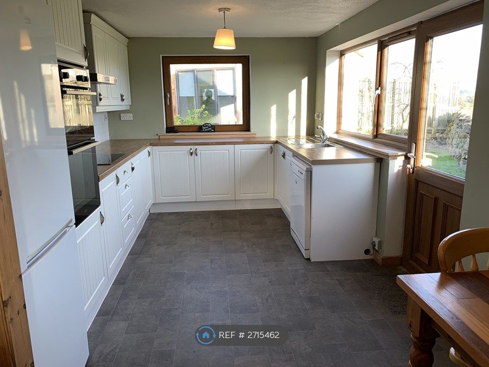 Property photo 3 of 8 Kitchen