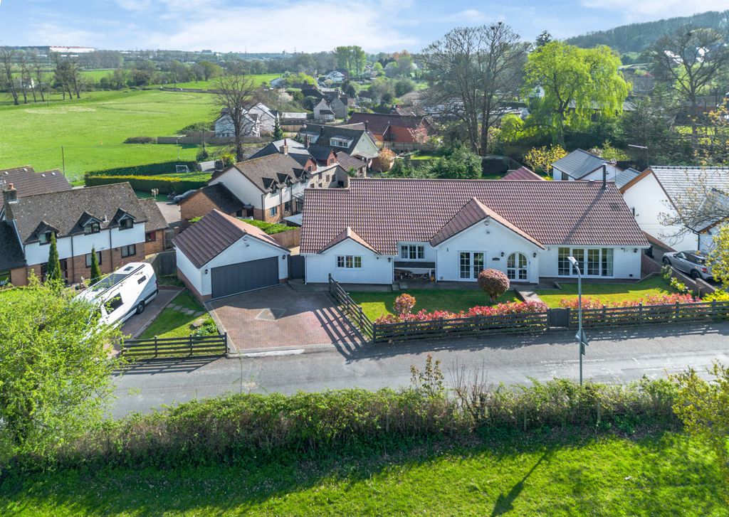 Property photo 1 of 32