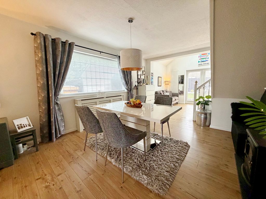 Property photo 2 of 11 Open Plan