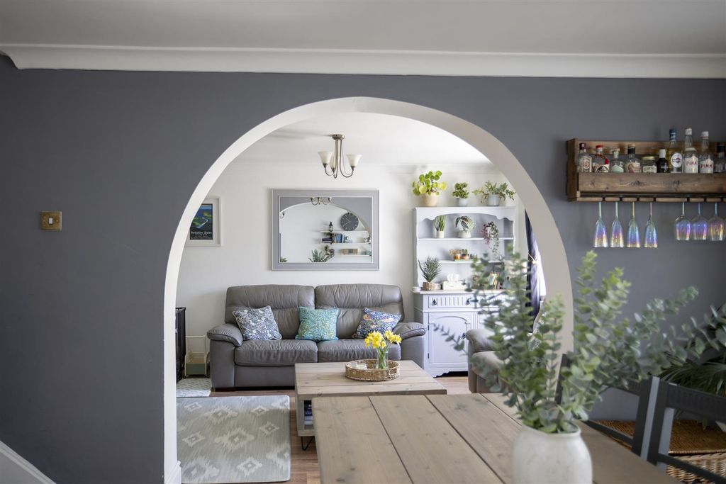 Property photo 3 of 43 55_Keble_Park_North_11.Jpg