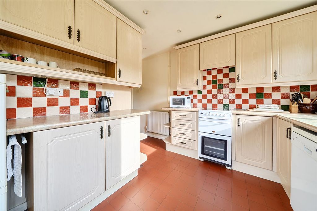 Property photo 2 of 19 1470887-11-6A3034Ab9d2Bd.Jpg